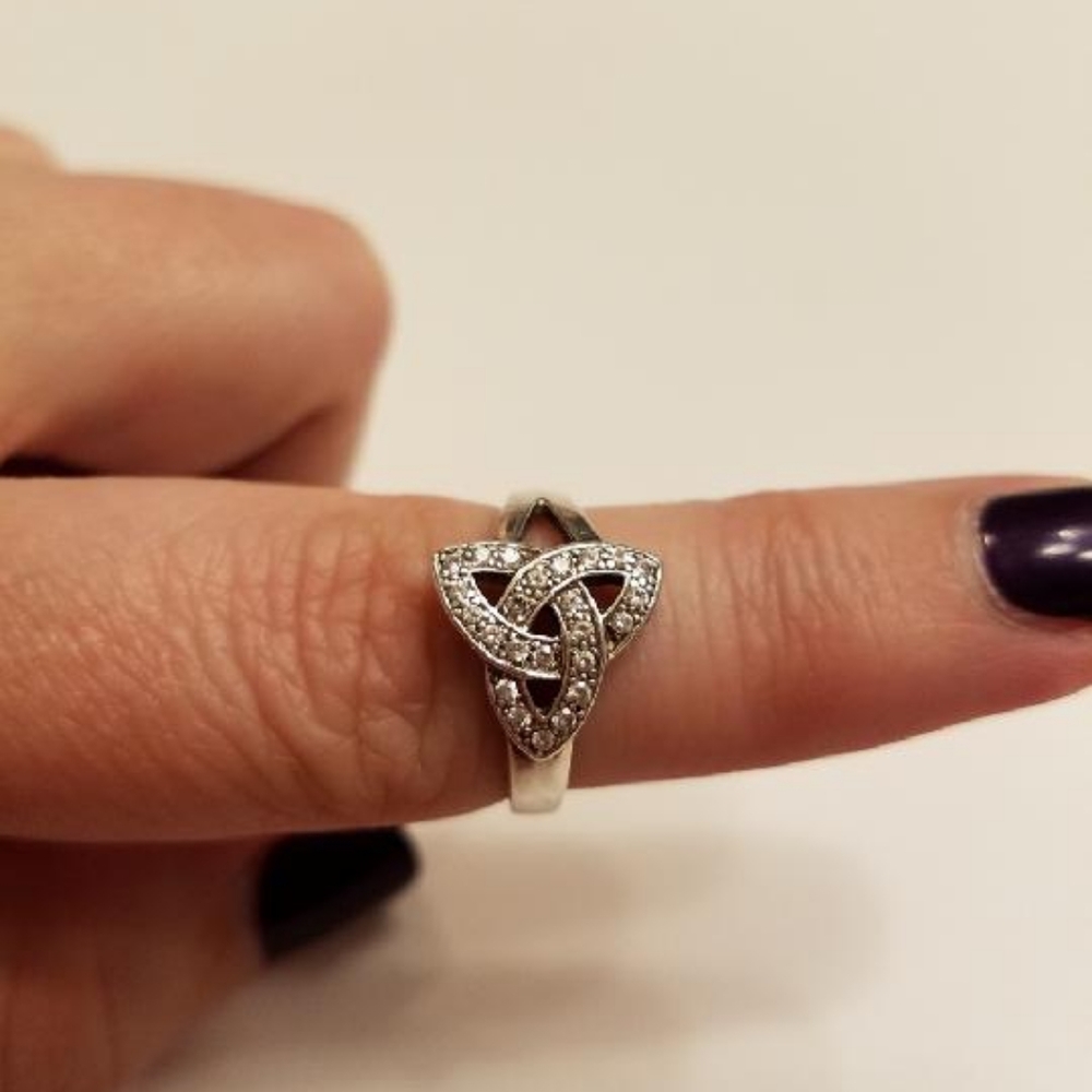 - Ring